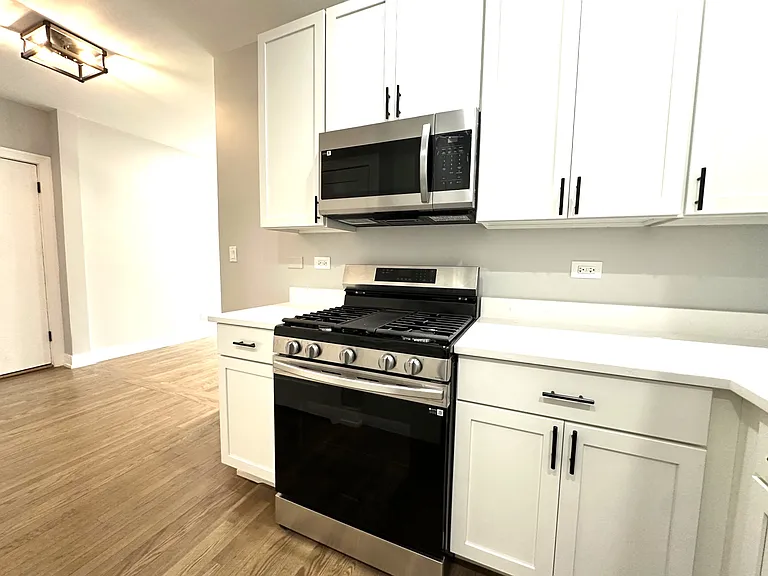 5452 N Paulina St #1 — Photo 8