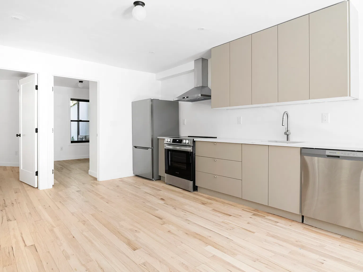 609 Lexington Avenue — Photo 4