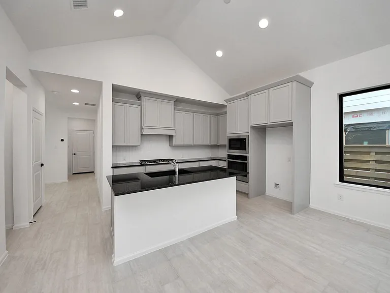 10706 Ursa St — Photo 16