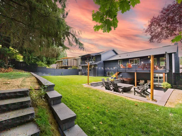 1210 Kenoyer Dr, Bellingham, WA 98229