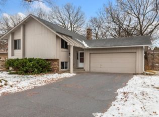 909 Park Pl, Burnsville, MN 55337