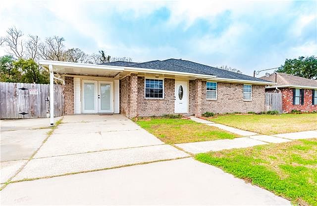 1st image of 8 Woodchase Ct