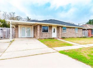 8 Woodchase Ct, Violet, LA 70092