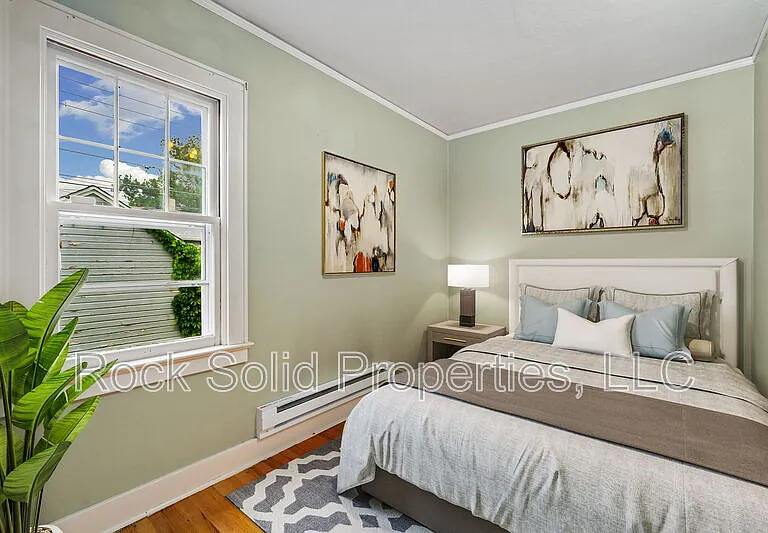 316 E 20th St — Photo 35