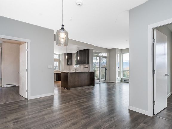 4th image of 2242 Whatcom Rd #101