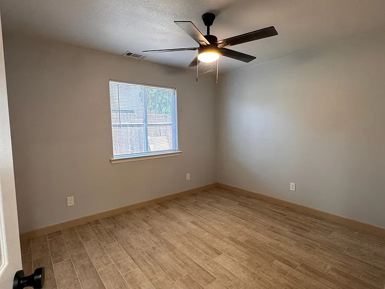 3874 E Ashlan Ave — Photo 23