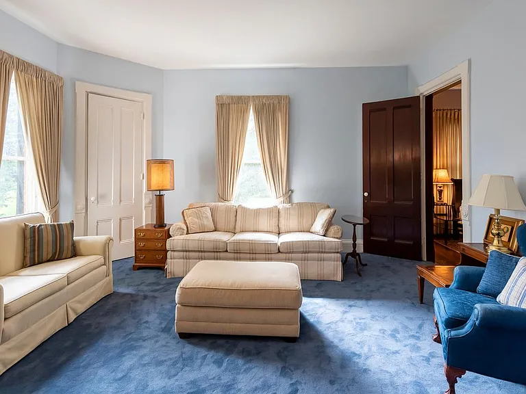 Sitting room off Master Bedroom Suite