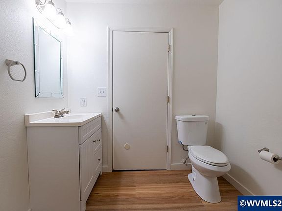 5th image of 482 Alexander St NE