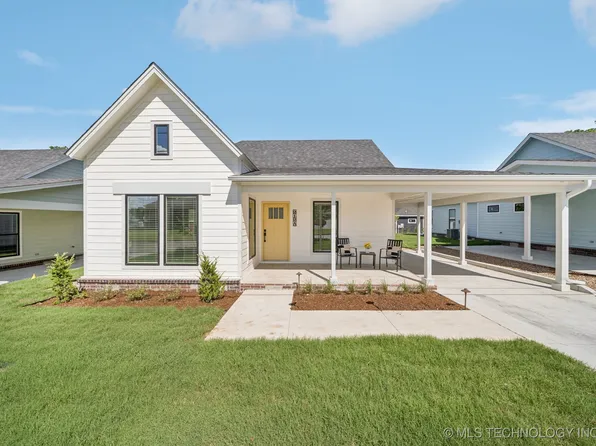212 S Bluff St #A, Catoosa, OK 74015