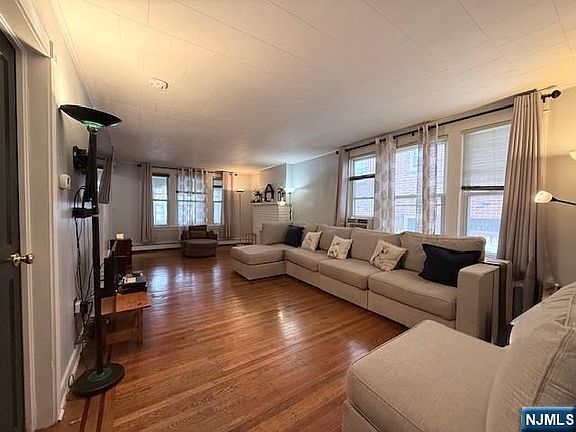2nd image of 436-438 Knickerbocker Ave