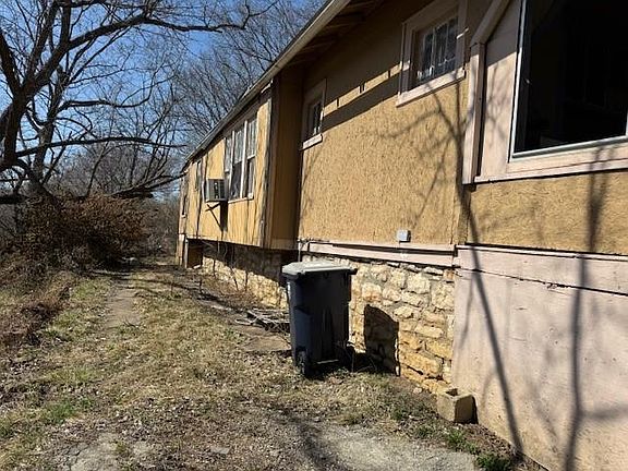 3rd image of 4446 Highland Ave