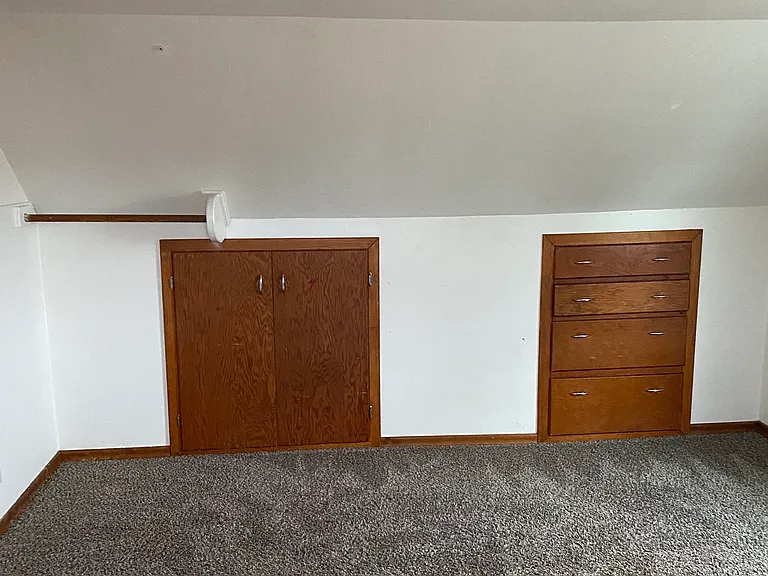 1042 W Cascade Ave #B — Photo 3