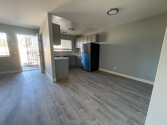 5th image of 594 Graves Ave #3