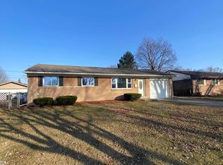 39450 Roslyn Dr, Sterling Heights, MI 48313
