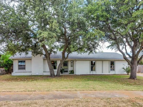 304 Lansford Ct, Benbrook, TX 76126