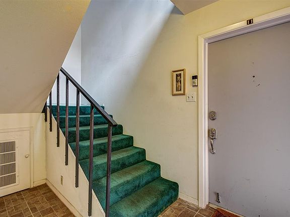5th image of 2711 Briarhurst Dr APT 11