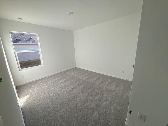3rd image of 40 Equestrian Dr