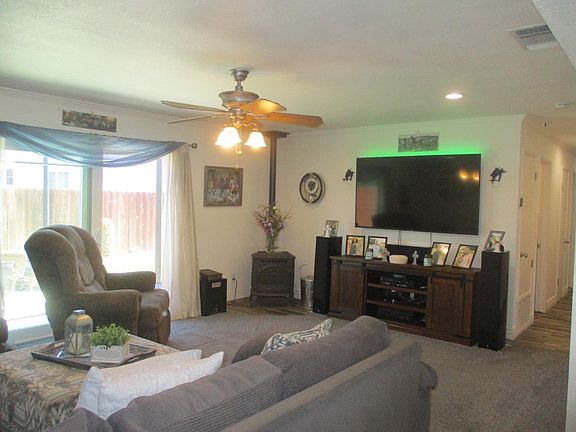 4th image of 806 Rosina St