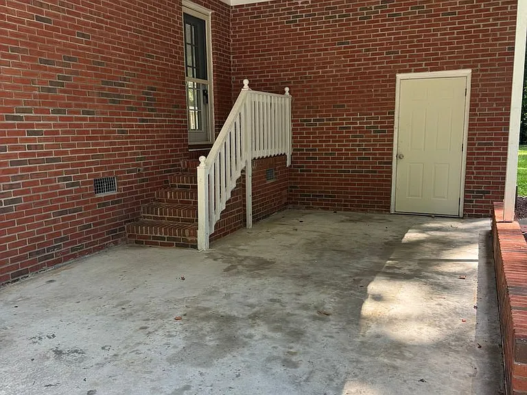 734 Jeffrey St — Photo 2