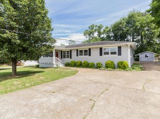 174 Fernwood Dr, Rossville, GA 30741