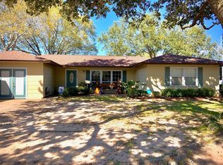 1402 South St, El Campo, TX 77437