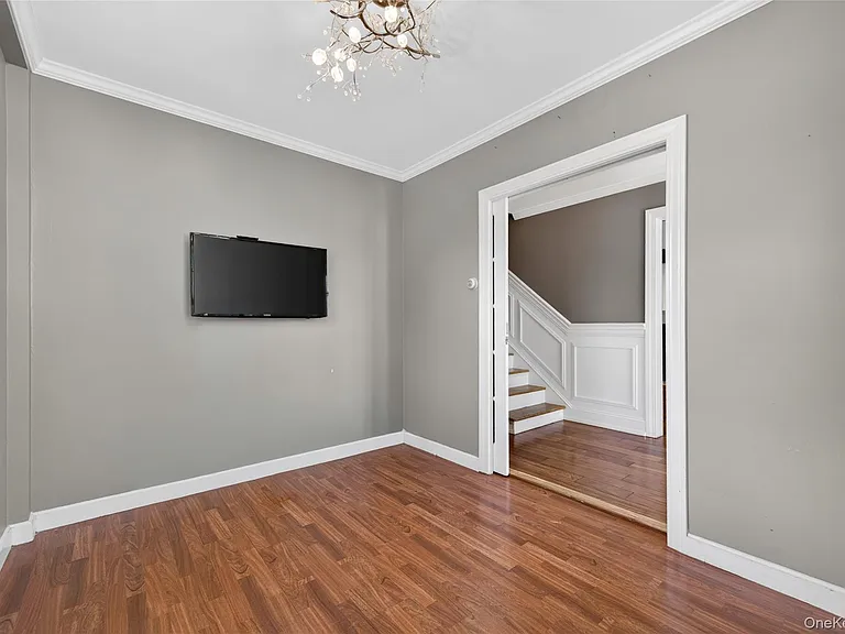 90 Mackey Ave — Photo 7
