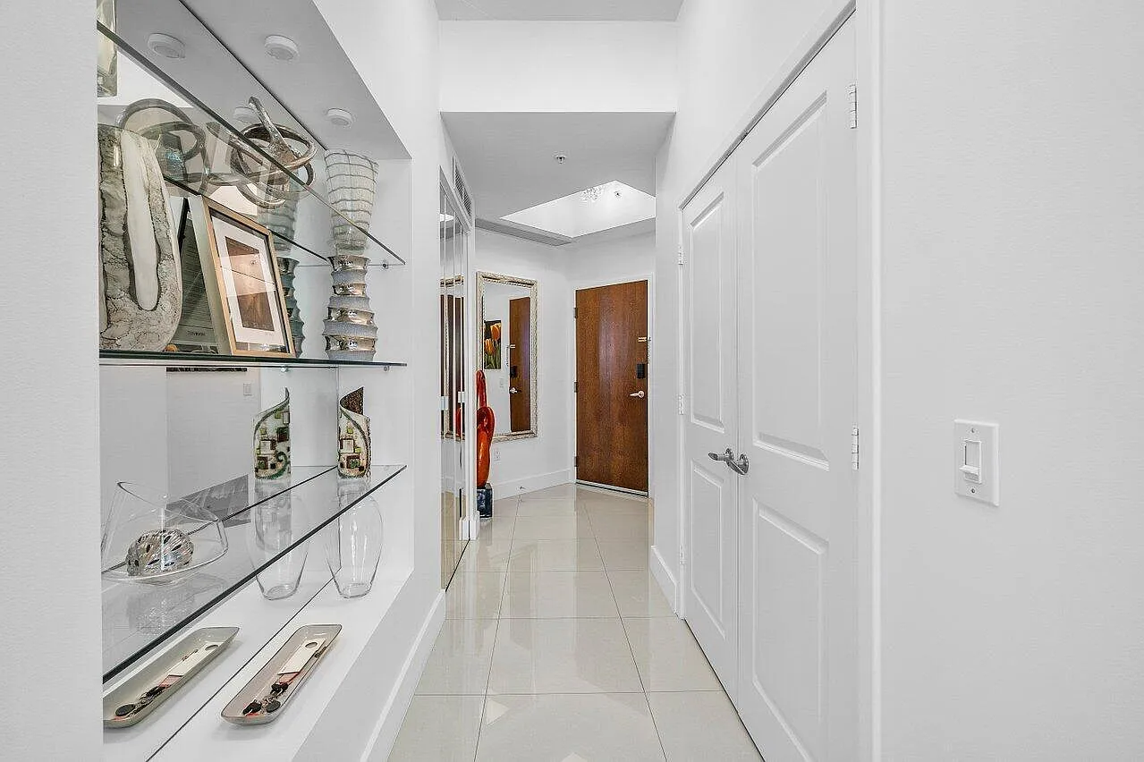 2 bed, 2.0 bath, 1225 sqft, $7,000 — Photo 3
