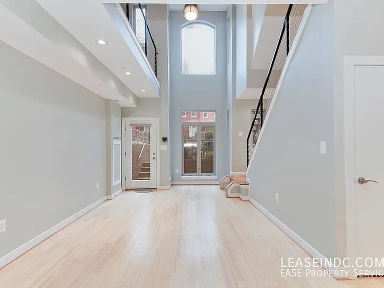 233 R St NE #A — Photo 5