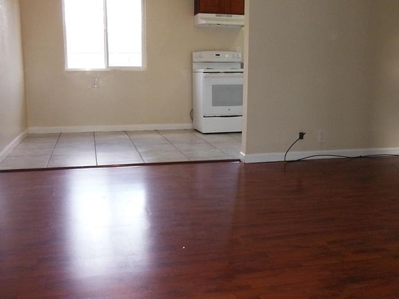 4th image of 2752 Kollmar Dr APT 28