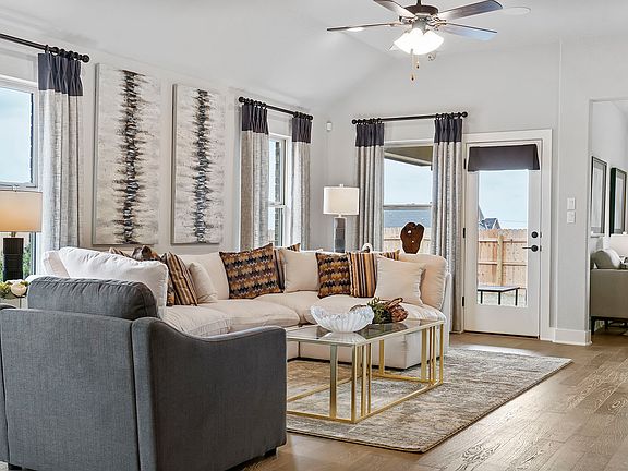 3rd image of 553 Blue Oak Blvd