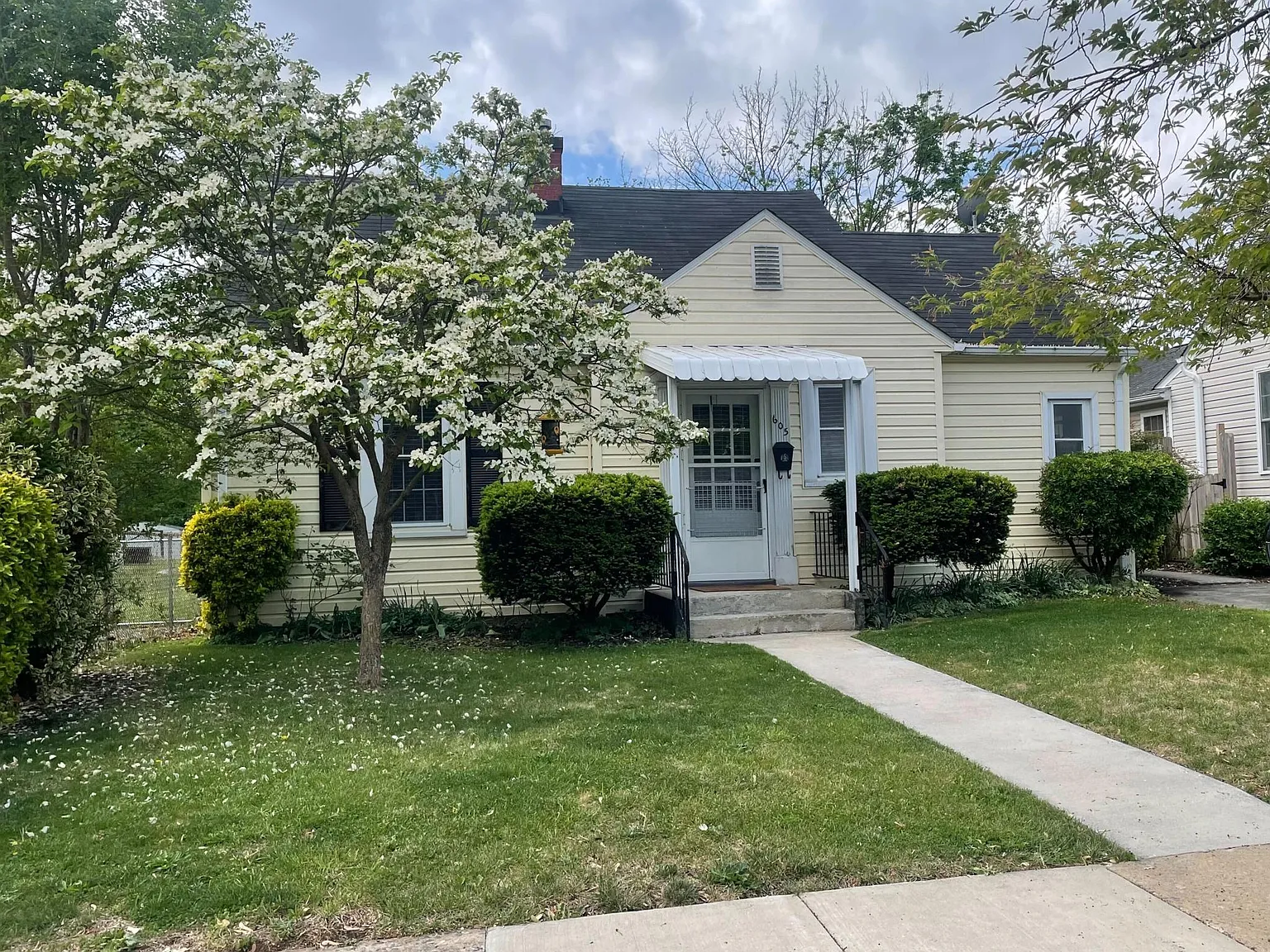 3 bed, 1301 sqft, $1,750 — Photo 1
