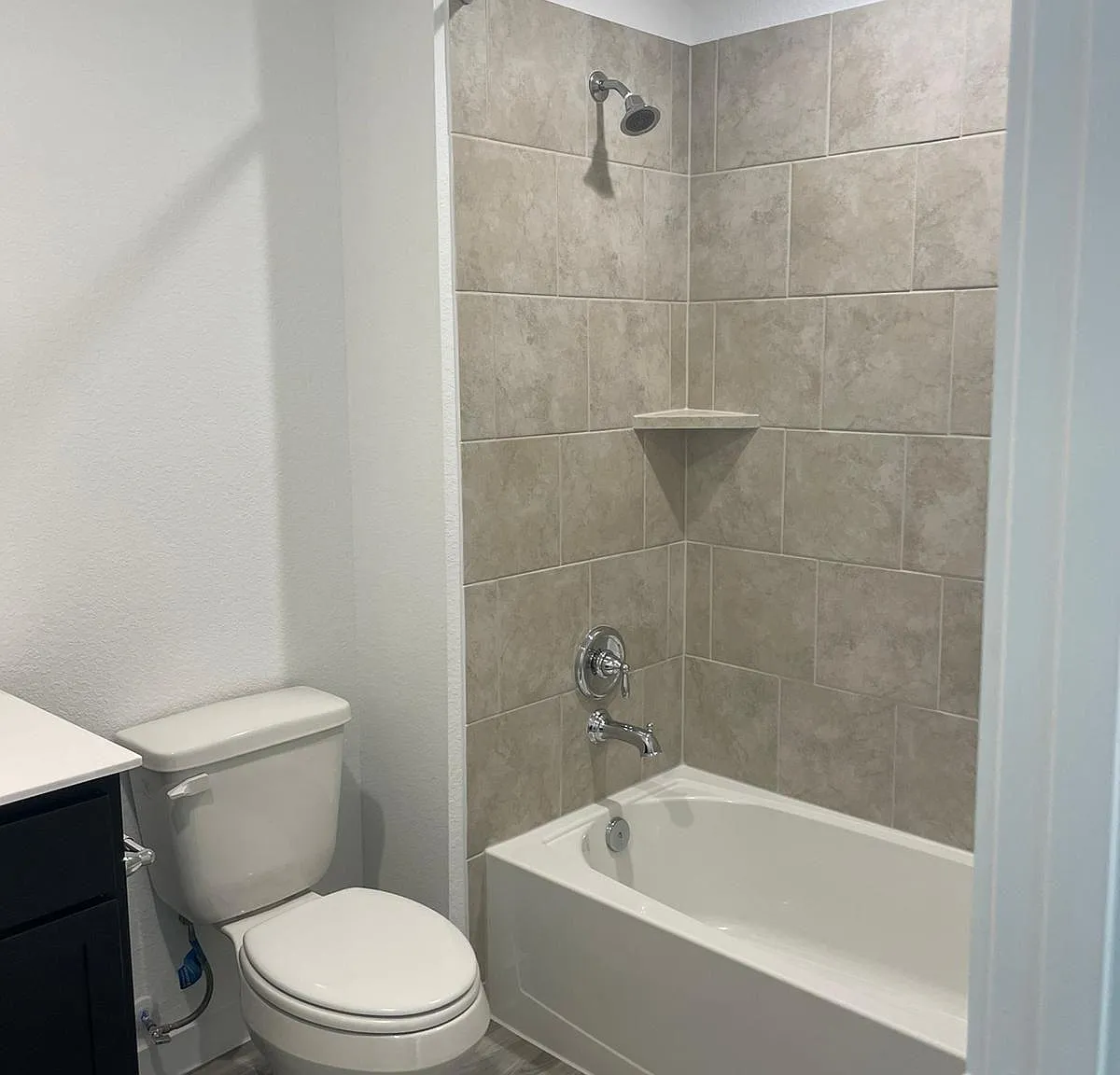 4 bed, 2.5 bath, 2000 sqft, $3,200 — Photo 3