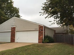 929 Swan Lake Ct, Edmond, OK 73003