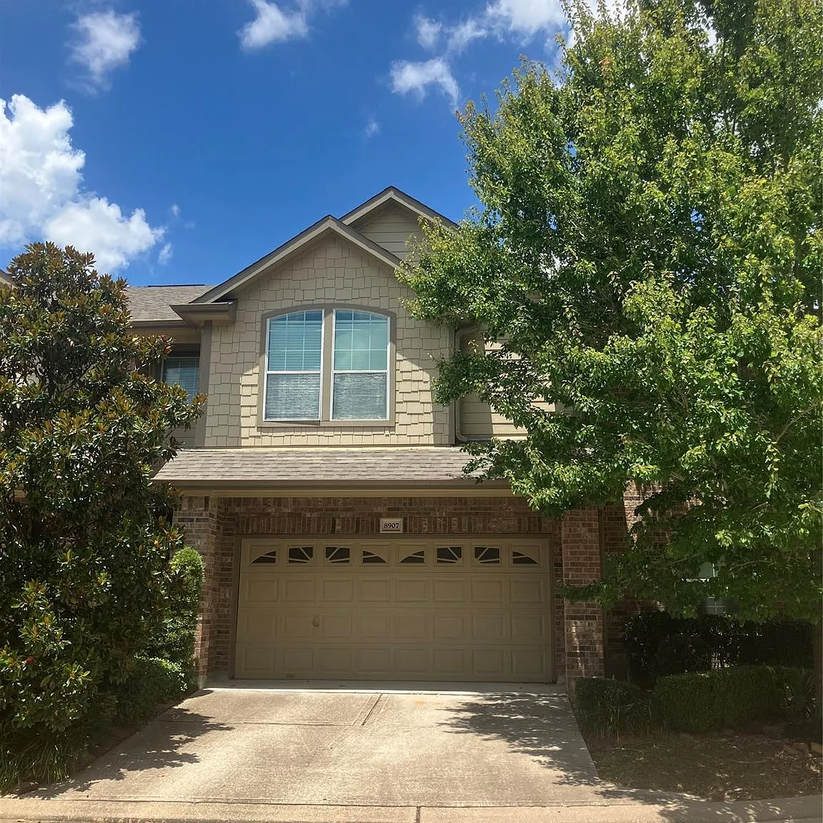 3 bed, 2.5 bath, 2177 sqft, $2,250 — Photo 1