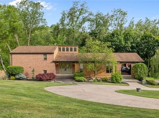 519 Oaklake Rd, New Kensington, PA 15068