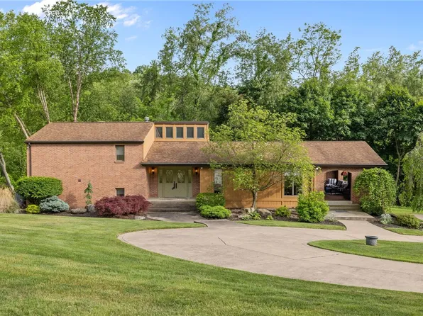 519 Oaklake Rd, New Kensington, PA 15068