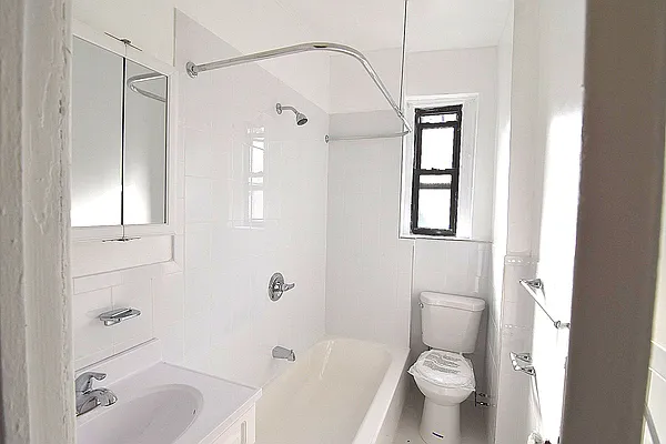 Rented by Manhattan Spaces | media 23