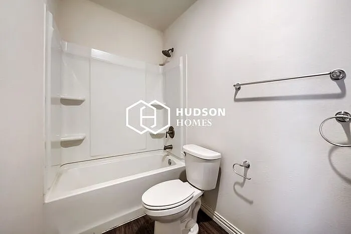 1311 N Travis St — Photo 11
