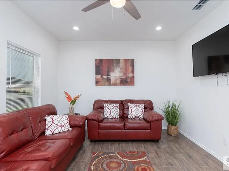 2226 Summit Rd #B — Photo 2