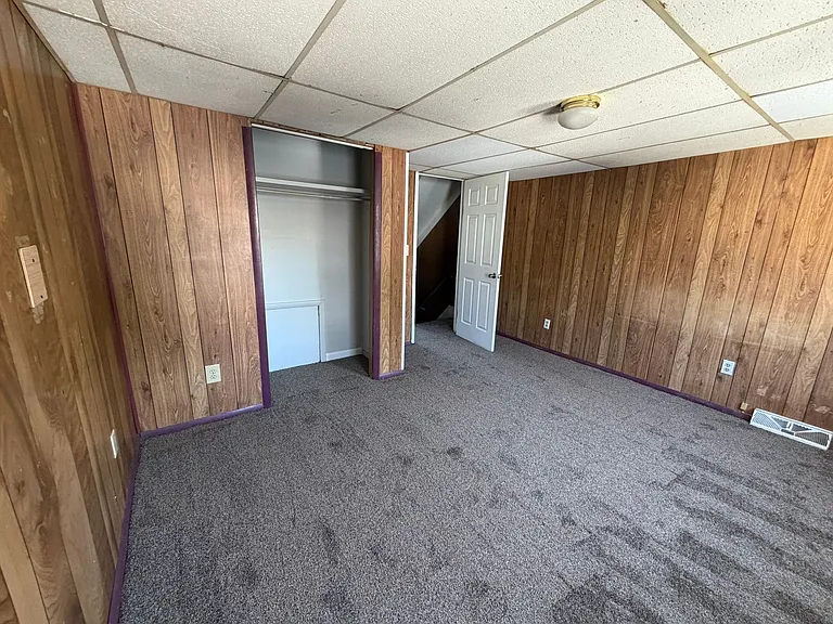564 Salem Ave — Photo 6