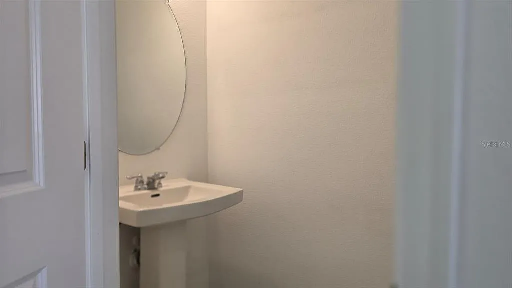 3 bed, 2.5 bath, 1407 sqft, $1,950 — Photo 4
