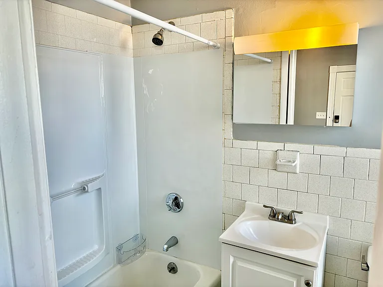121-129 Fulton St Fall River, MA 1 Bedroom + Bonus Room! Close to New Commuter Rail — Photo 9