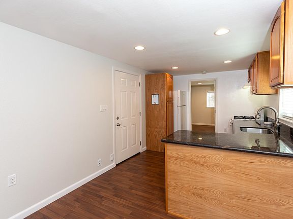 5th image of 351 1/2 Warren Ave #B