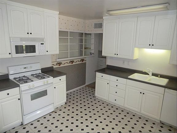 5th image of 205 East St