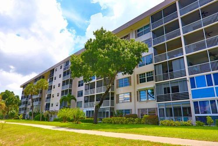 2801 N PALM AIRE Drive #405, photo 6