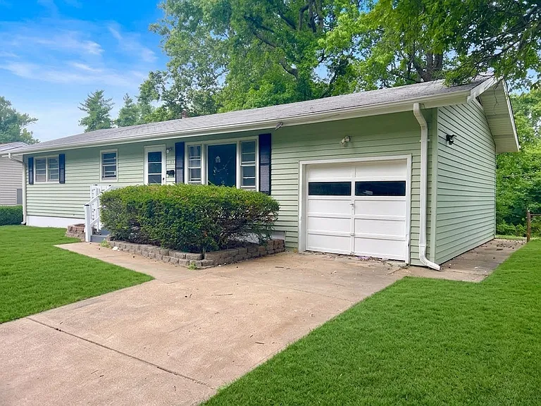 125 Forestwood Dr — Photo 2