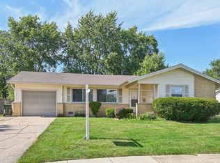 116 Tower Ln, Elk Grove Village, IL 60007