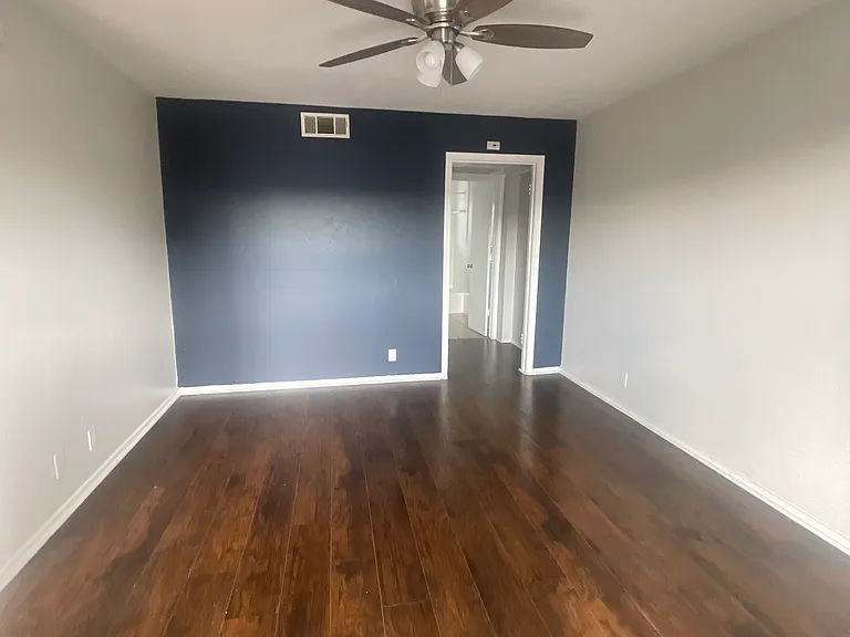 202 S Lancaster Ave — Photo 3