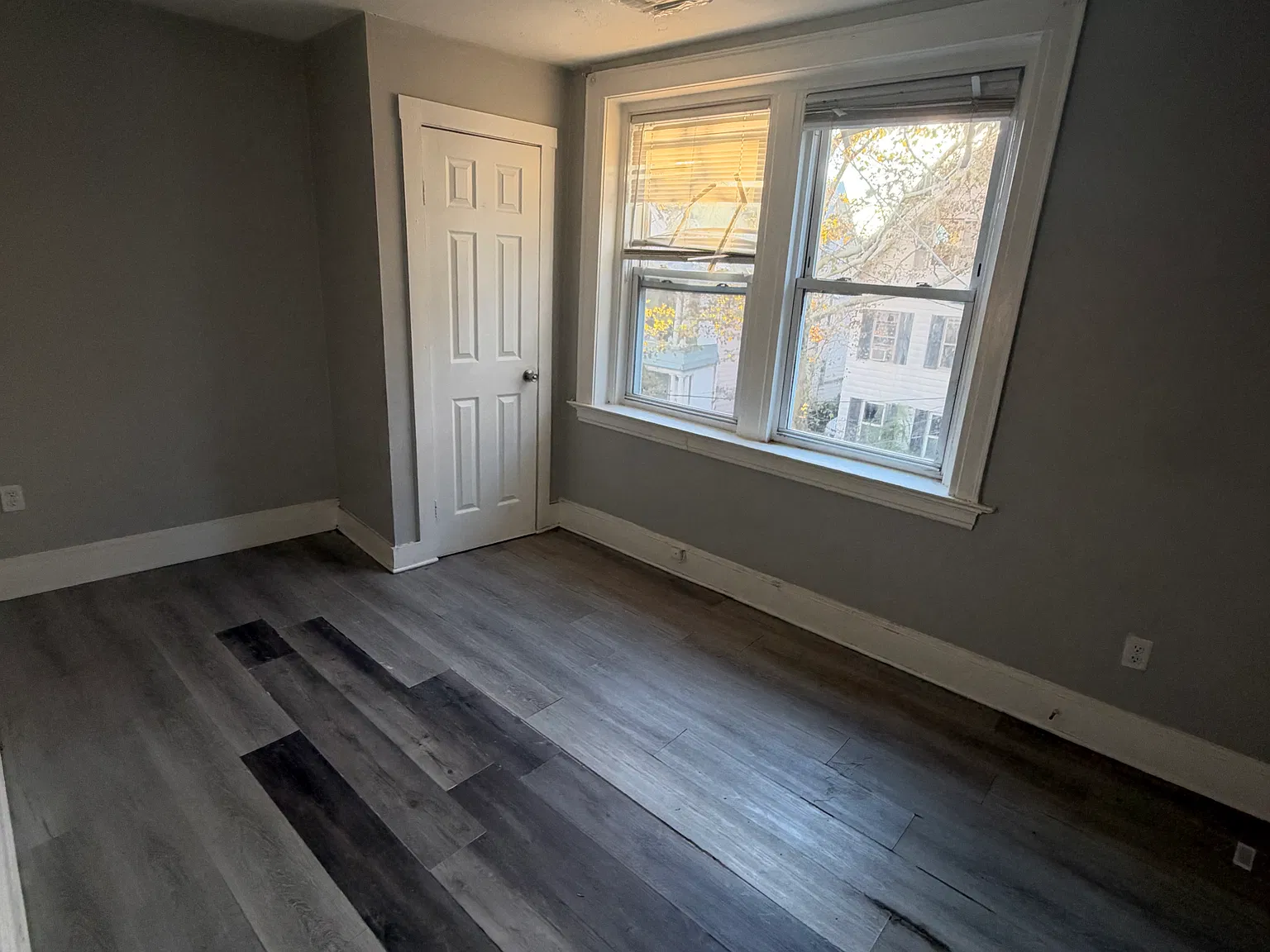 1 bed, 950 sqft, $1,300 — Photo 3