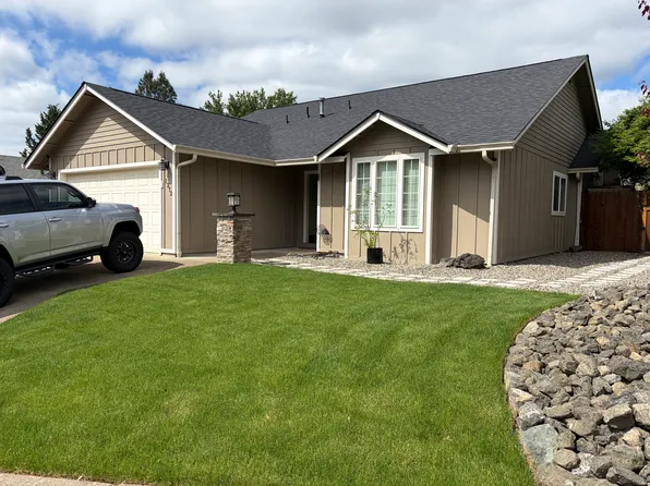 1372 NW Vallejo Dr, Roseburg, OR 97471